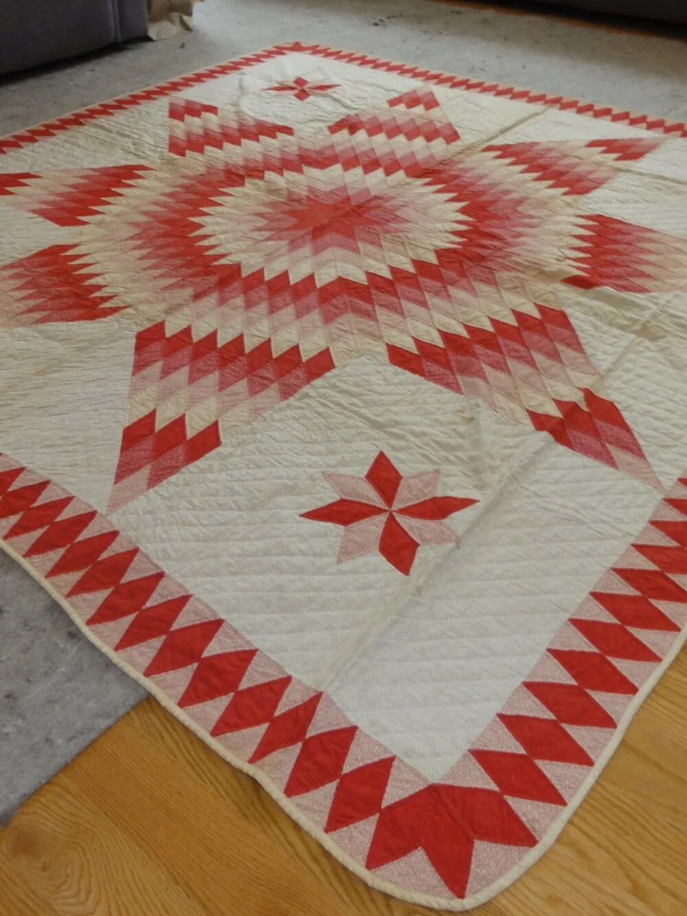 Vintage Red, White Patterned Quilt VERY GOOD CONDITION!